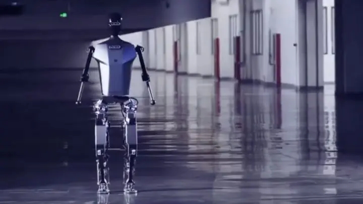1716513890626096.jpg 3-China-unveils-their-first-full-size-electric-running-humanoid-robot.webp.jpg