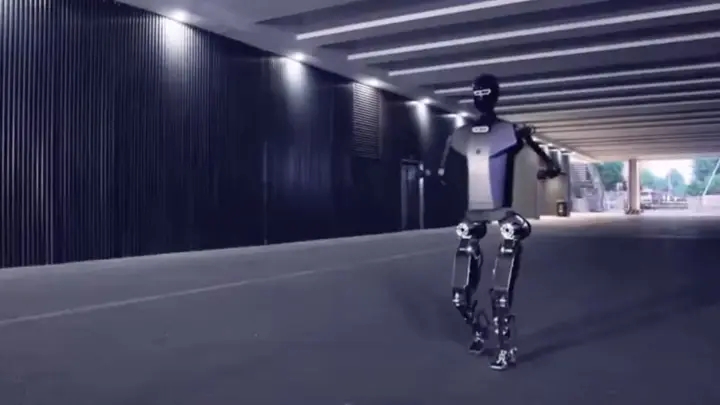 1716513948810597.jpg 5-China-unveils-their-first-full-size-electric-running-humanoid-robot.webp.jpg